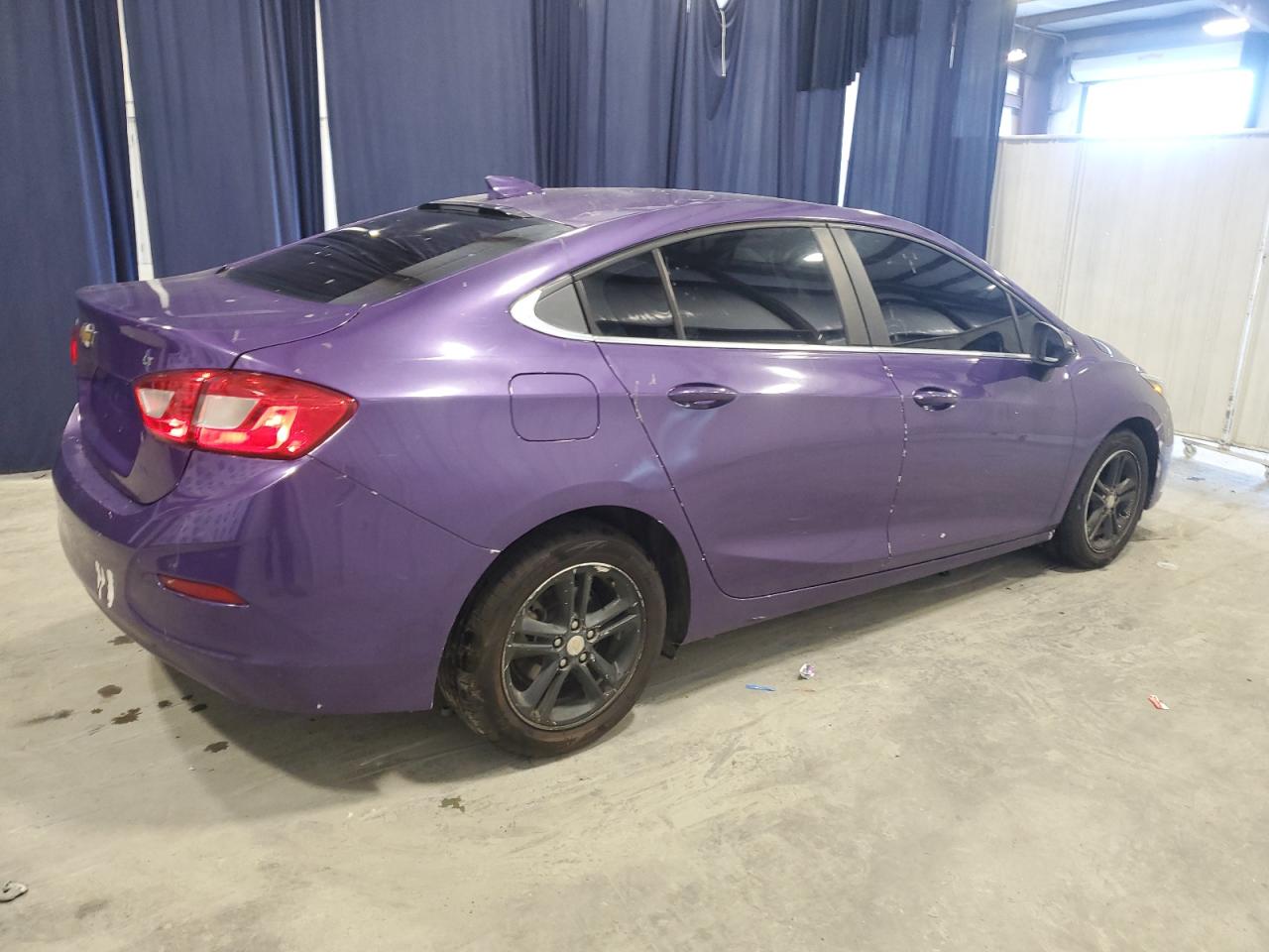 2018 Chevrolet Cruze - Image 3