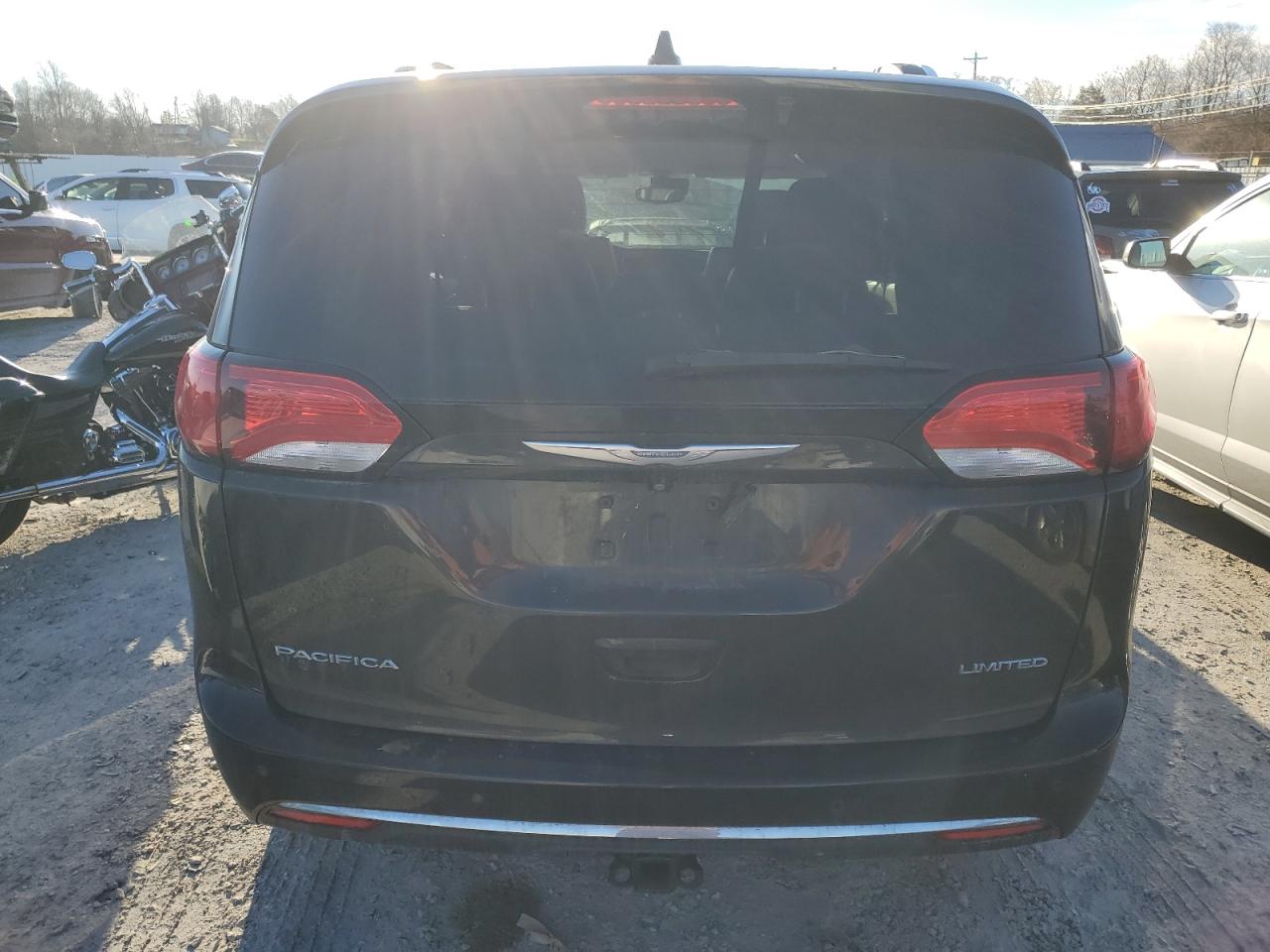 2017 Chrysler Pacifica - Image 6