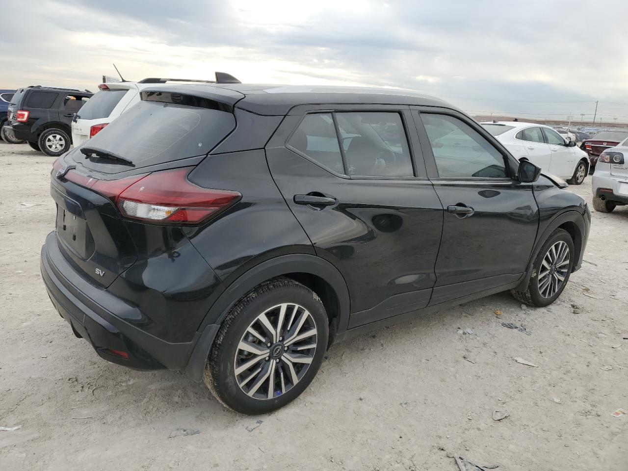 2024 Nissan Kicks - Image 3