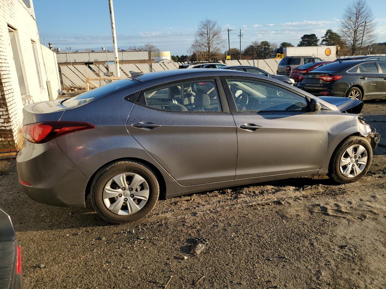 2016 Hyundai Elantra - Image 3