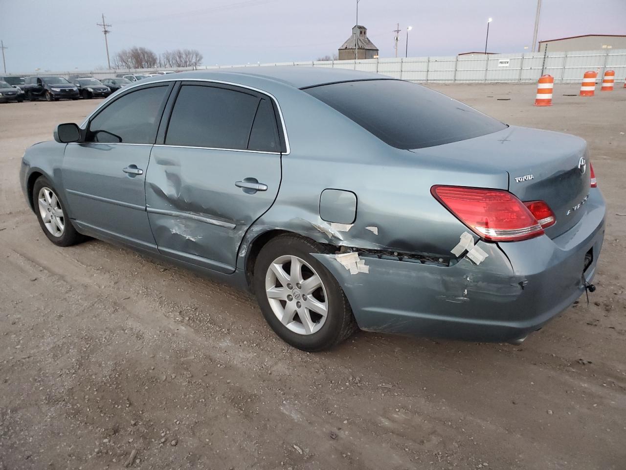 2007 Toyota Avalon - Image 2