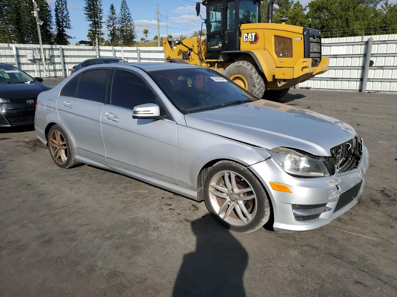 VIN WDDGF4HB8DR286052 2013 MERCEDES-BENZ C-CLASS no.4