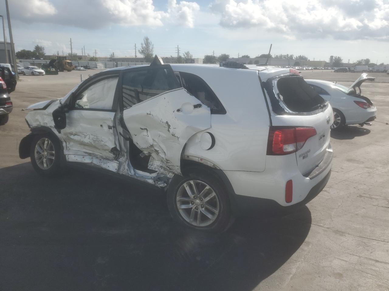 VIN 5XYKT4A65FG649113 2015 KIA SORENTO no.2