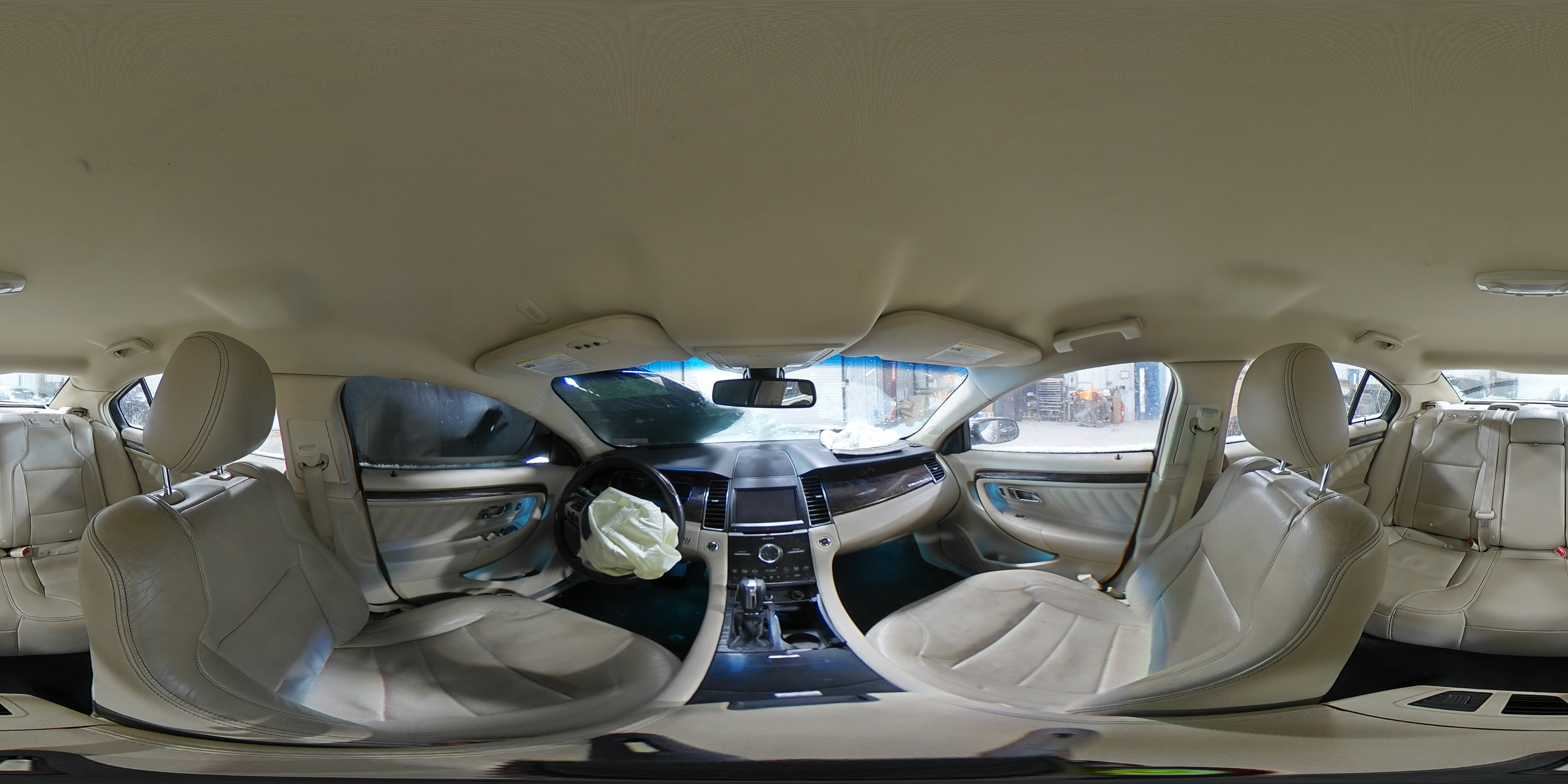 2015 Ford Taurus - Image 14
