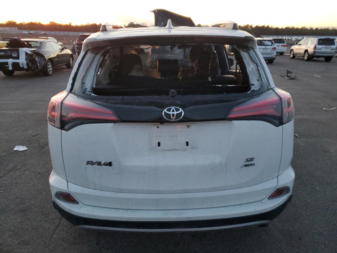 2018 Toyota RAV 4 - Image 6