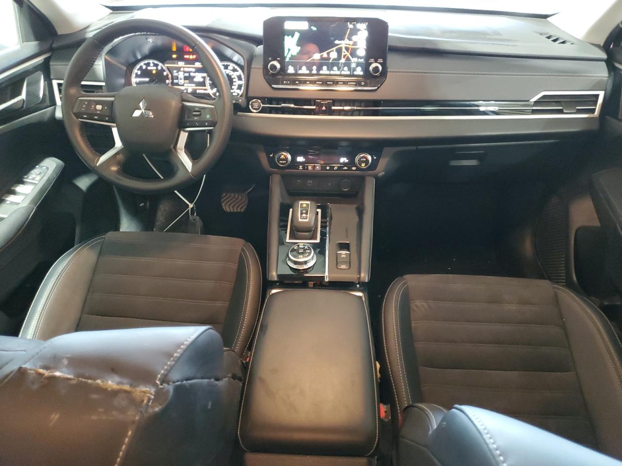 2024 Mitsubishi Outlander - Image 8