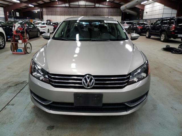 Sedans VOLKSWAGEN PASSAT 2012 Srebrny