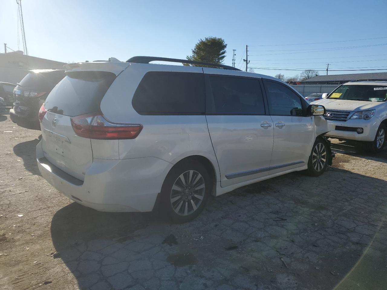 2020 Toyota Sienna - Image 3