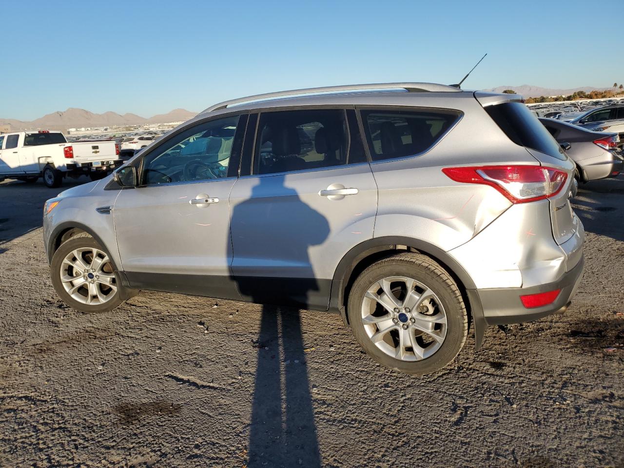 VIN 1FMCU9J97GUB82846 2016 FORD ESCAPE no.2