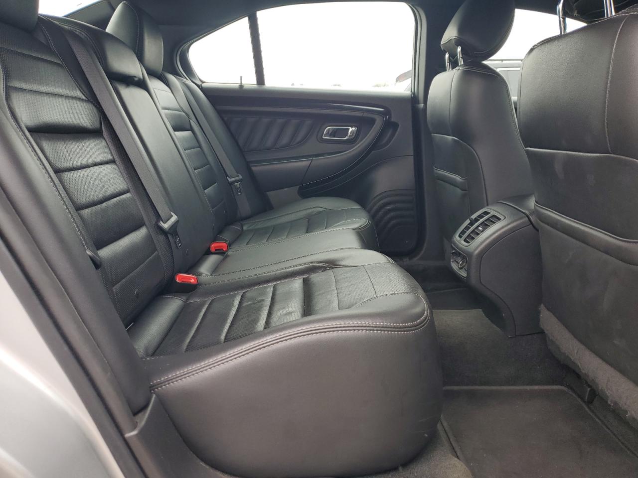 2016 Ford Taurus - Image 11