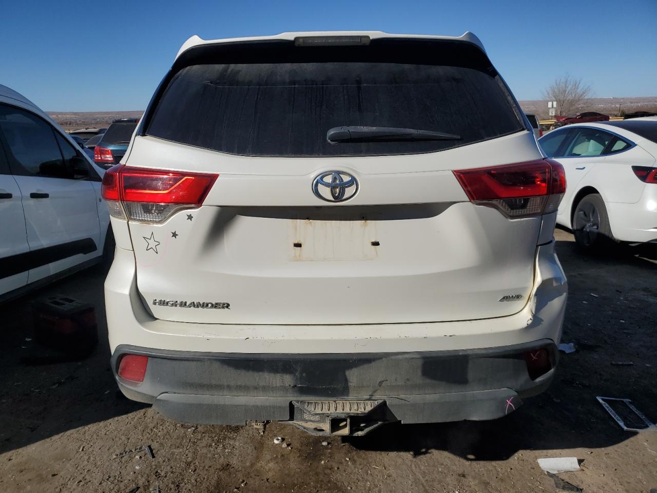 2017 Toyota Highlander - Image 6