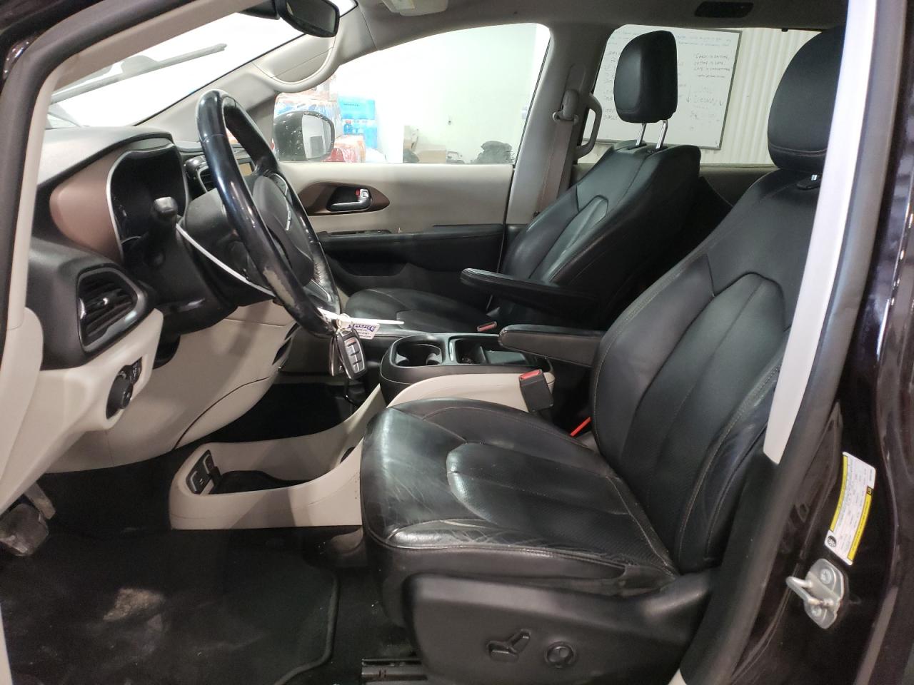 2019 Chrysler Pacifica - Image 7