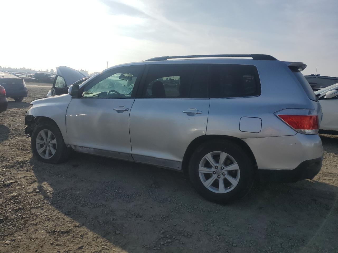 VIN 5TDZK3EH2DS124484 2013 TOYOTA HIGHLANDER no.2