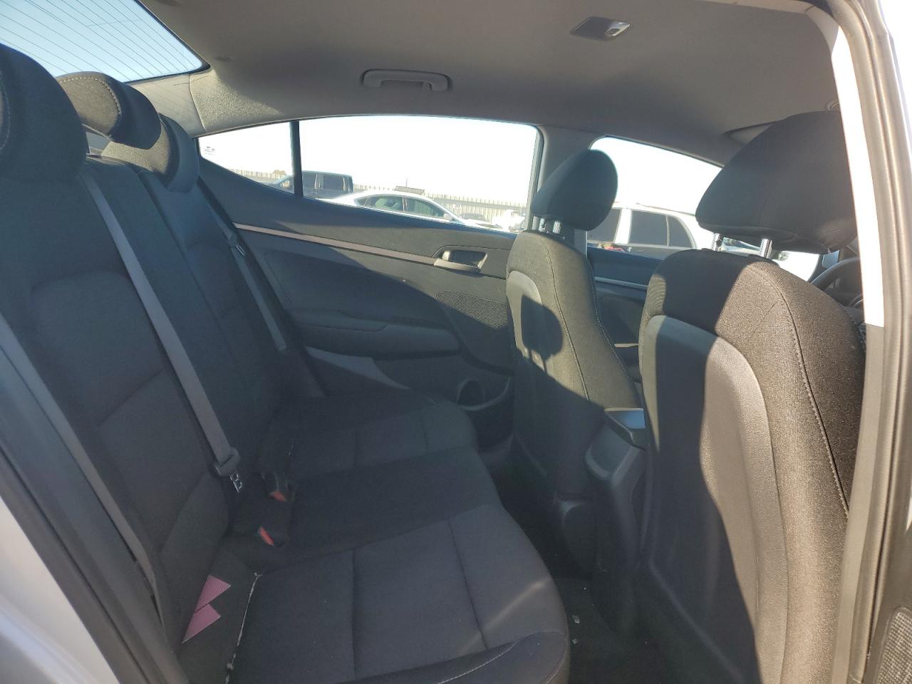 2018 Hyundai Elantra - Image 10