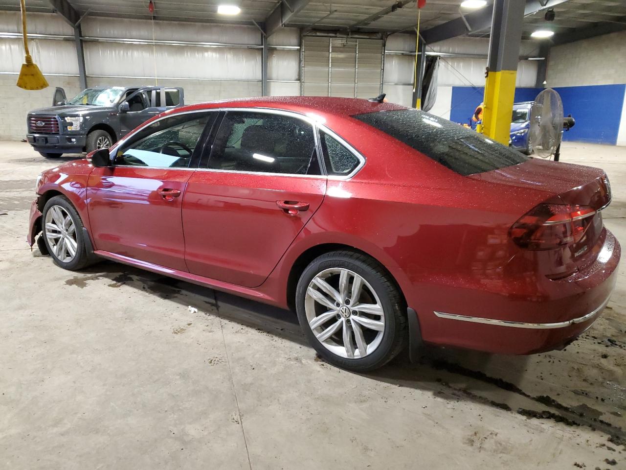 2018 Volkswagen Passat - Image 2