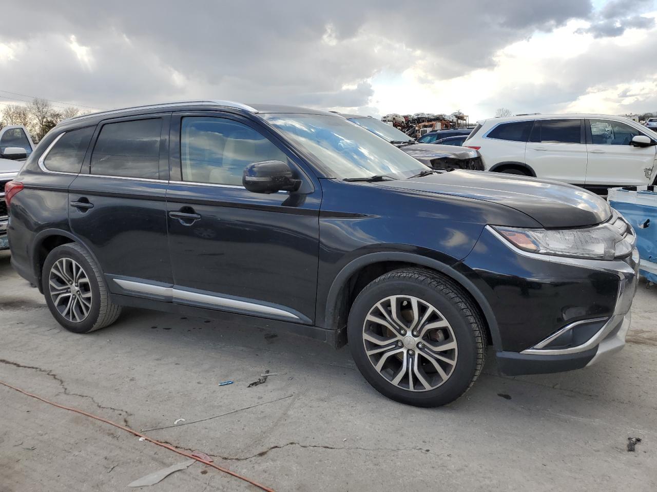 2018 Mitsubishi Outlander - Image 4