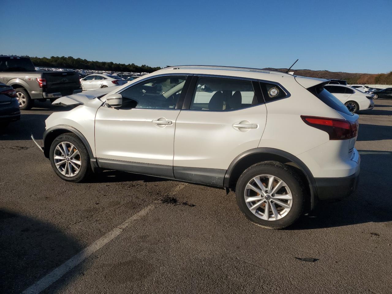 2019 Nissan Rogue - Image 2