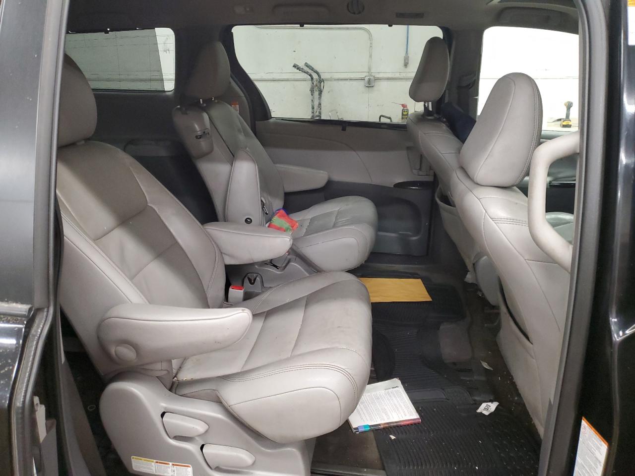 2015 Toyota Sienna - Image 11