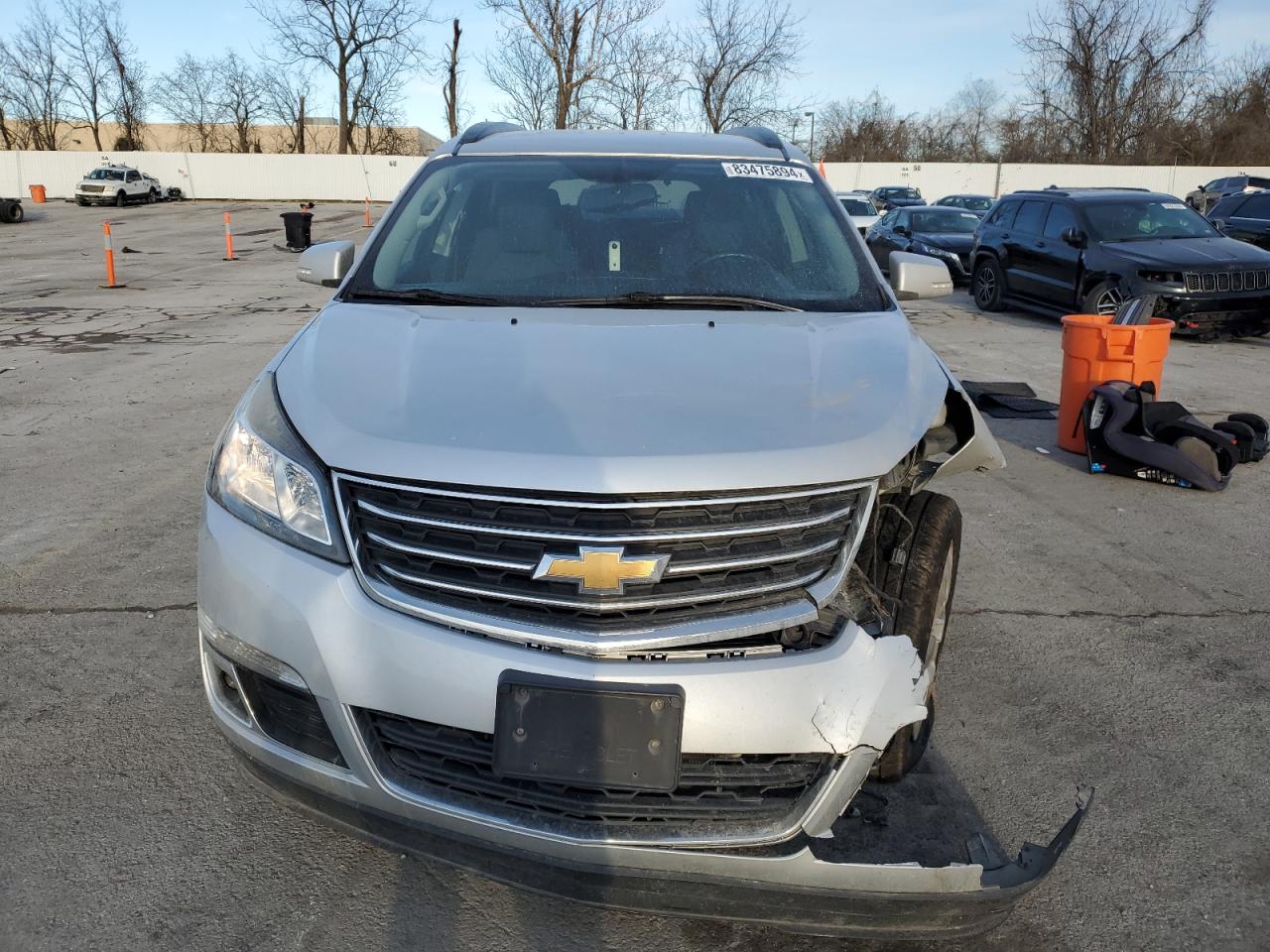 VIN 1GNKRGKD0HJ223708 2017 CHEVROLET TRAVERSE no.5