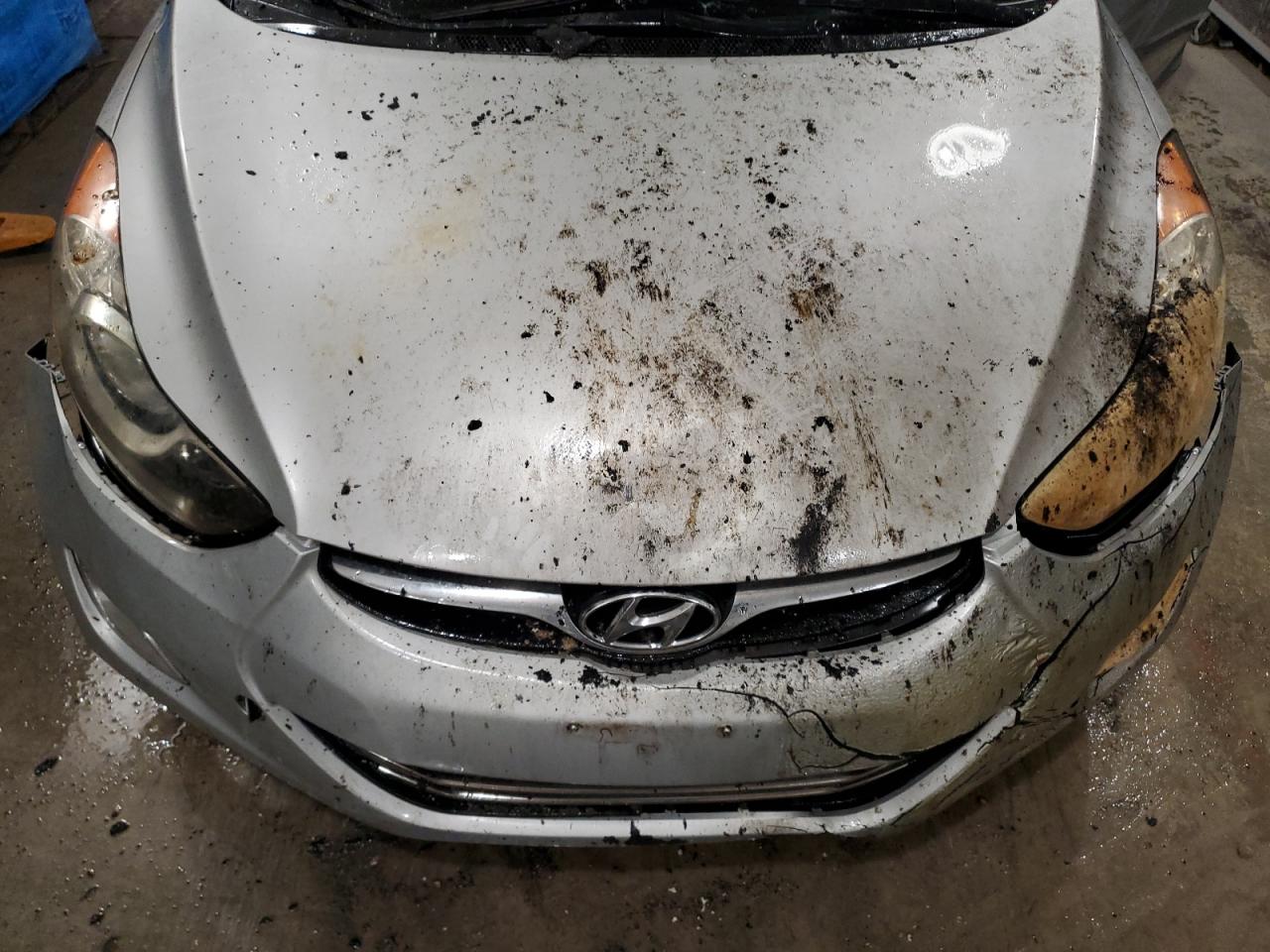 2012 Hyundai Elantra - Image 11