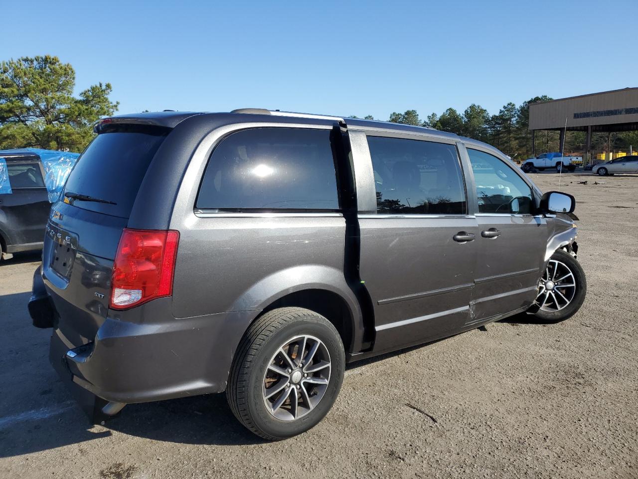 2016 Dodge Caravan - Image 3