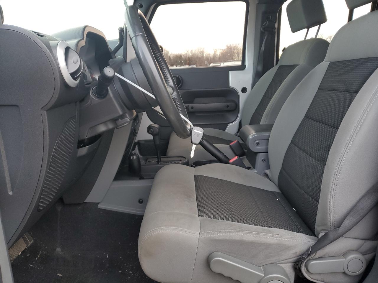 2010 Jeep Wrangler Unlimited Sahara VIN: 1J4HA5H13AL156375 Lot: 85735274