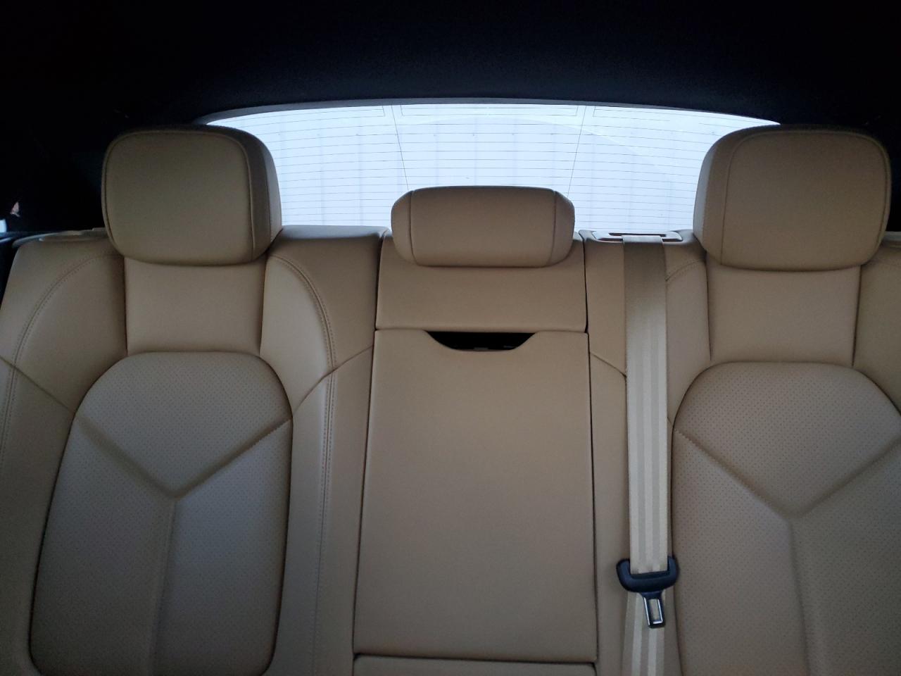 2018 Porsche Macan - Image 10
