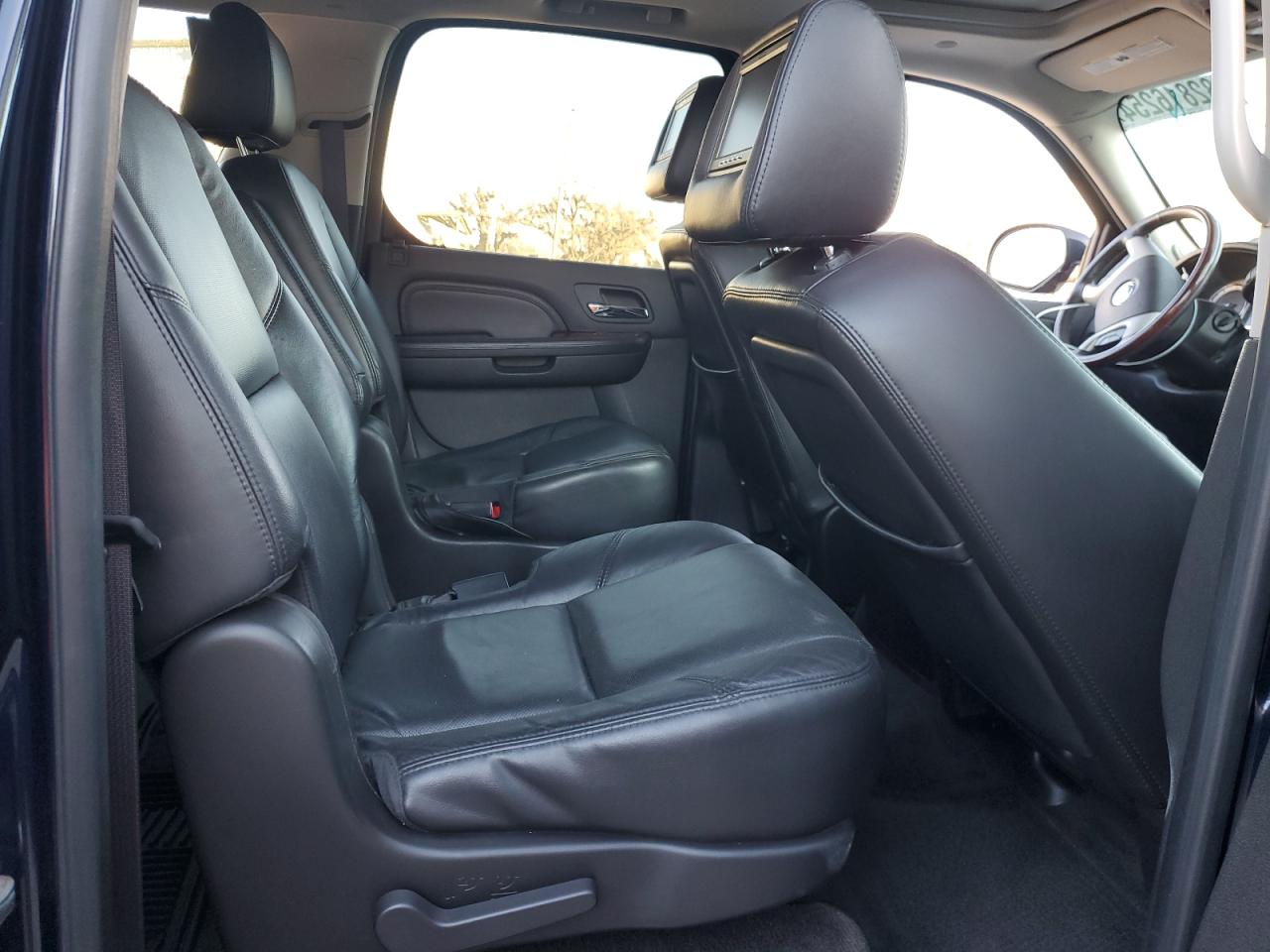 2009 Cadillac Escalade - Image 11