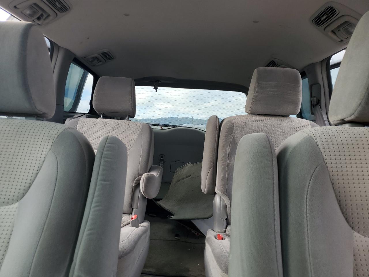 2010 Toyota Sienna - Image 10