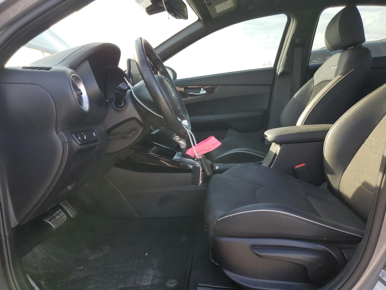 2023 Kia Forte - Image 7