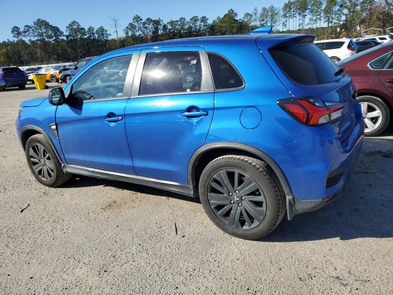 2021 Mitsubishi Outlander - Image 2