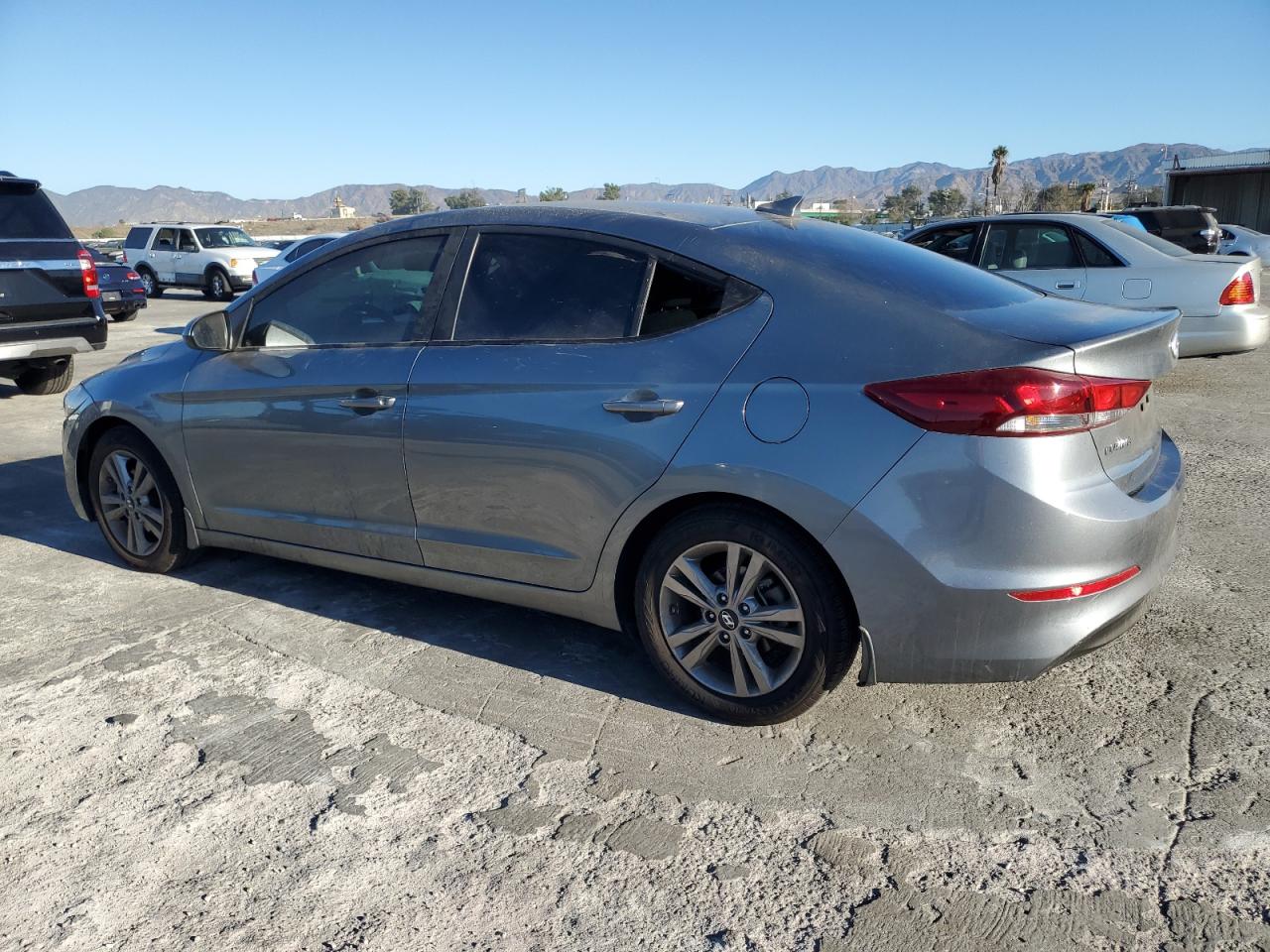 VIN KMHD84LF2JU632473 2018 HYUNDAI ELANTRA no.2