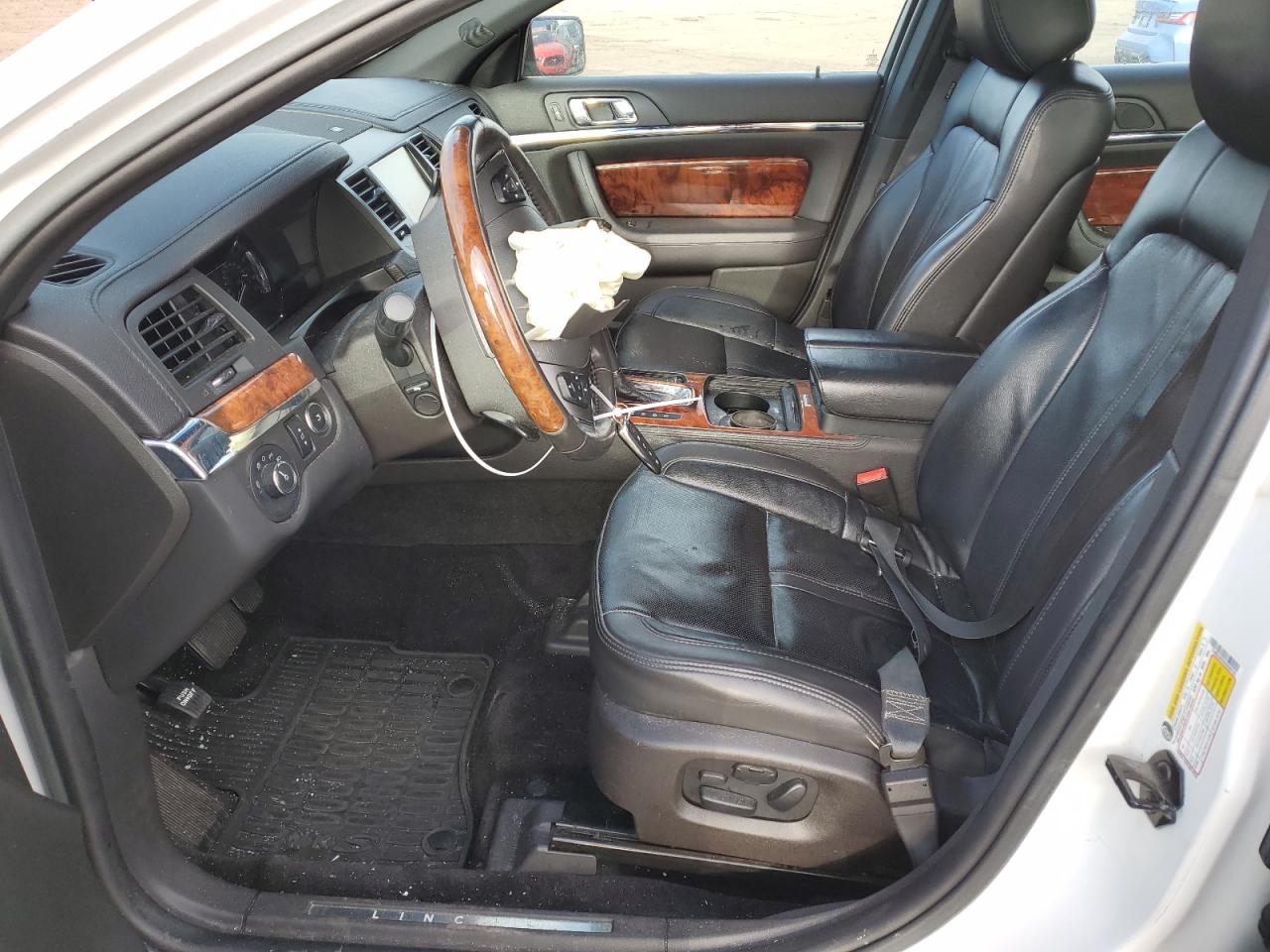 2014 Lincoln MKS - Image 7