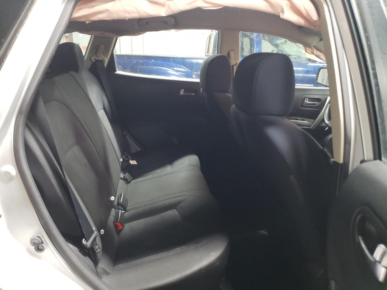 2015 Nissan Rogue - Image 10