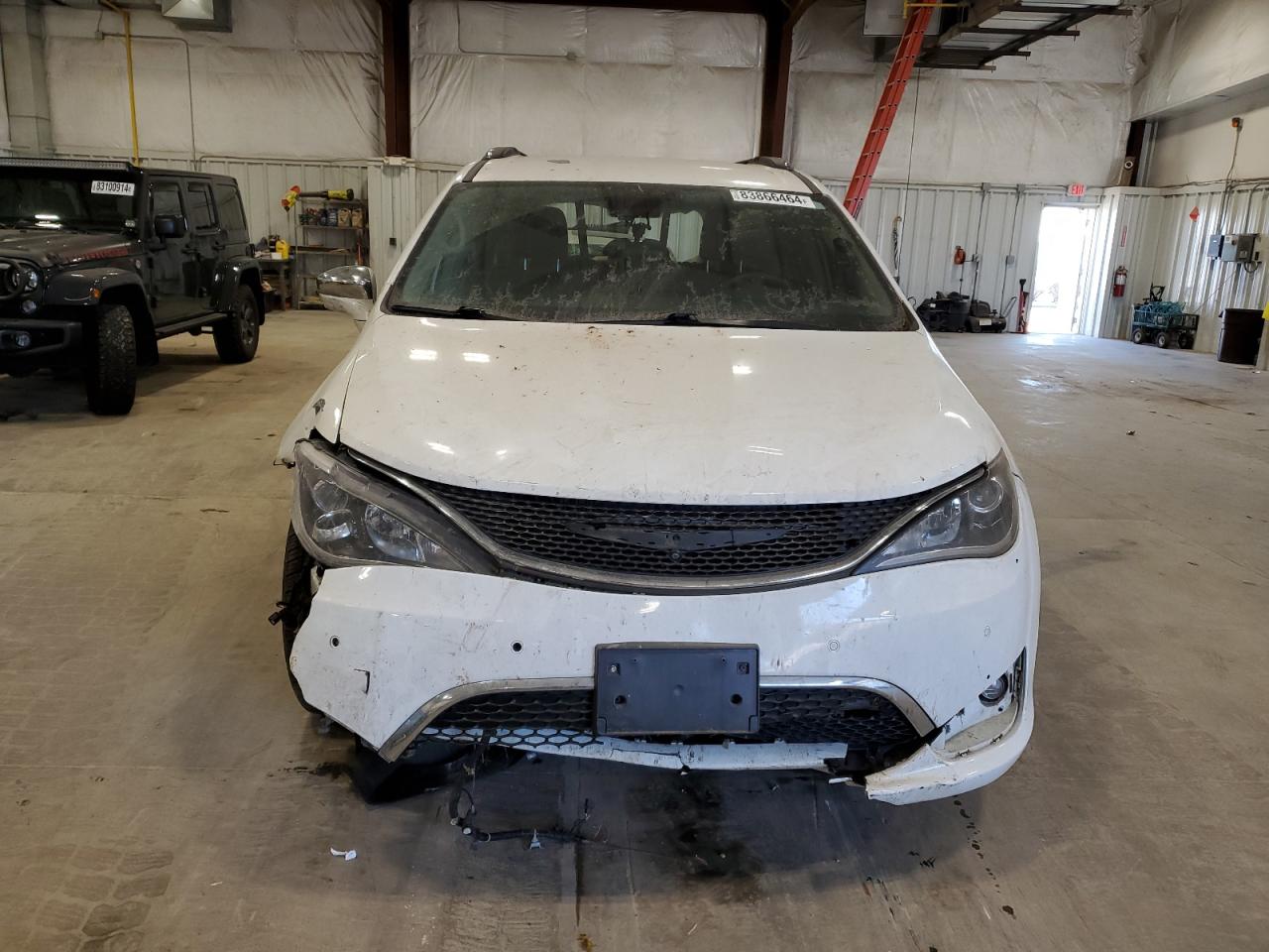 2017 Chrysler Pacifica - Image 5