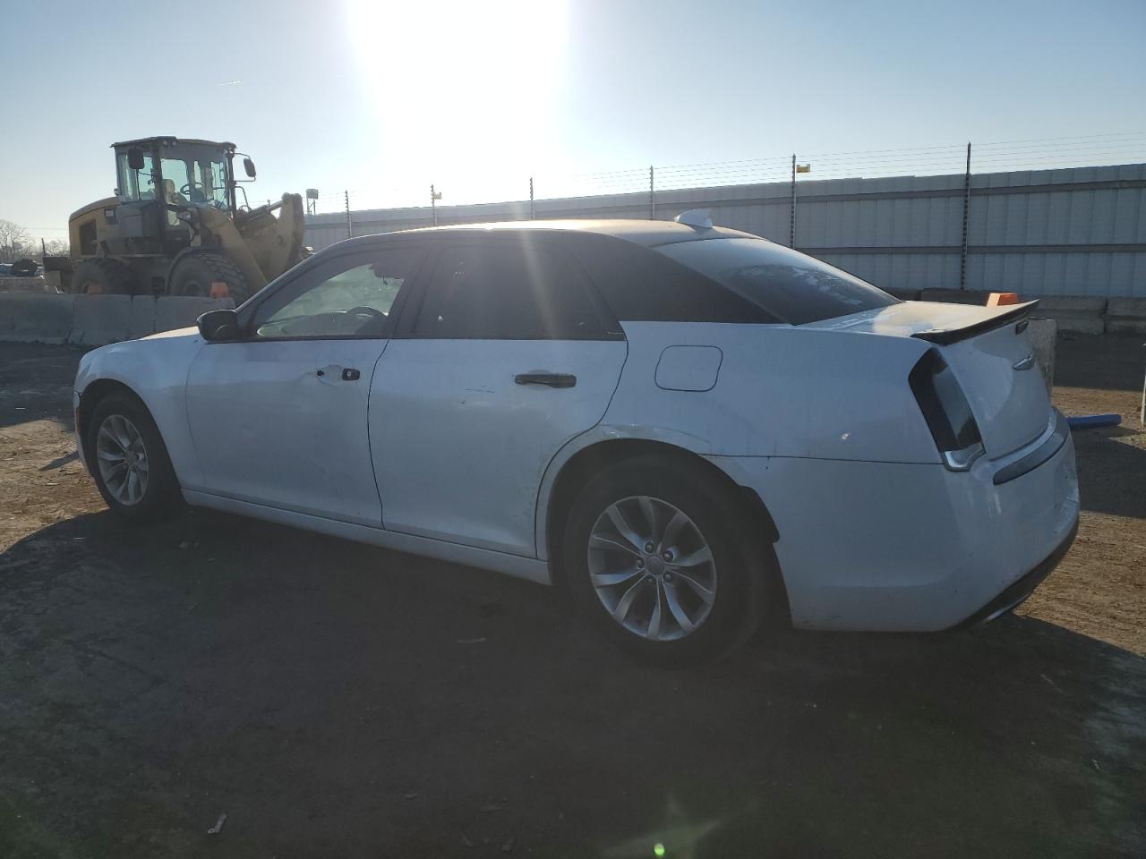 VIN 2C3CCAAG4FH749589 2015 CHRYSLER 300 no.2