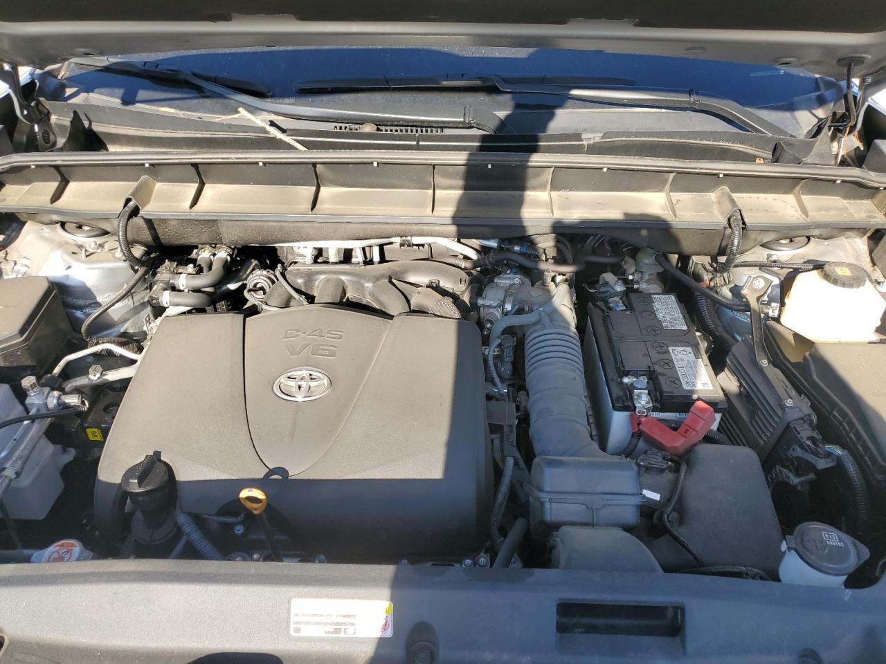 2022 Toyota Highlander - Image 11