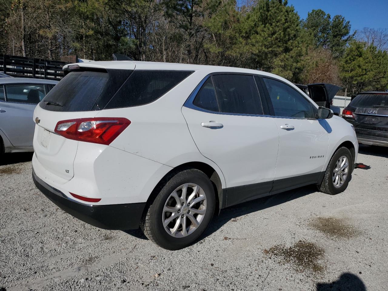 2020 Chevrolet Equinox - Image 3