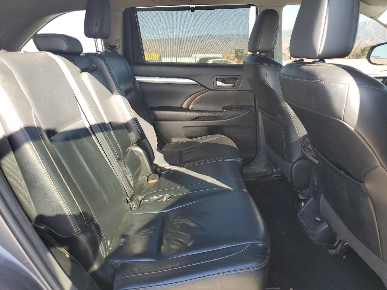 2016 Toyota Highlander - Image 12