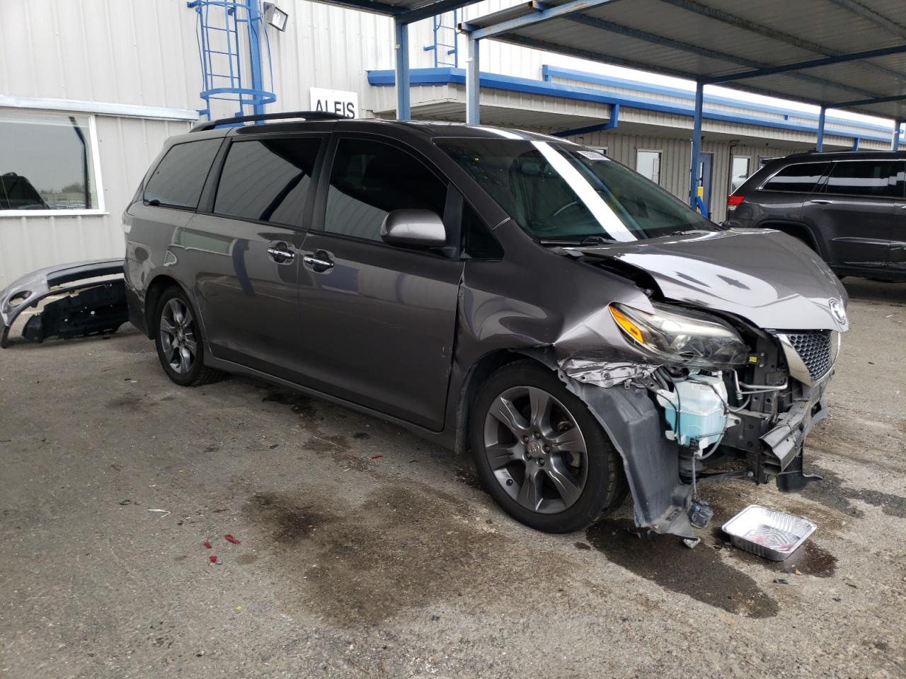 VIN 5TDXK3DC4GS757523 2016 TOYOTA SIENNA no.4