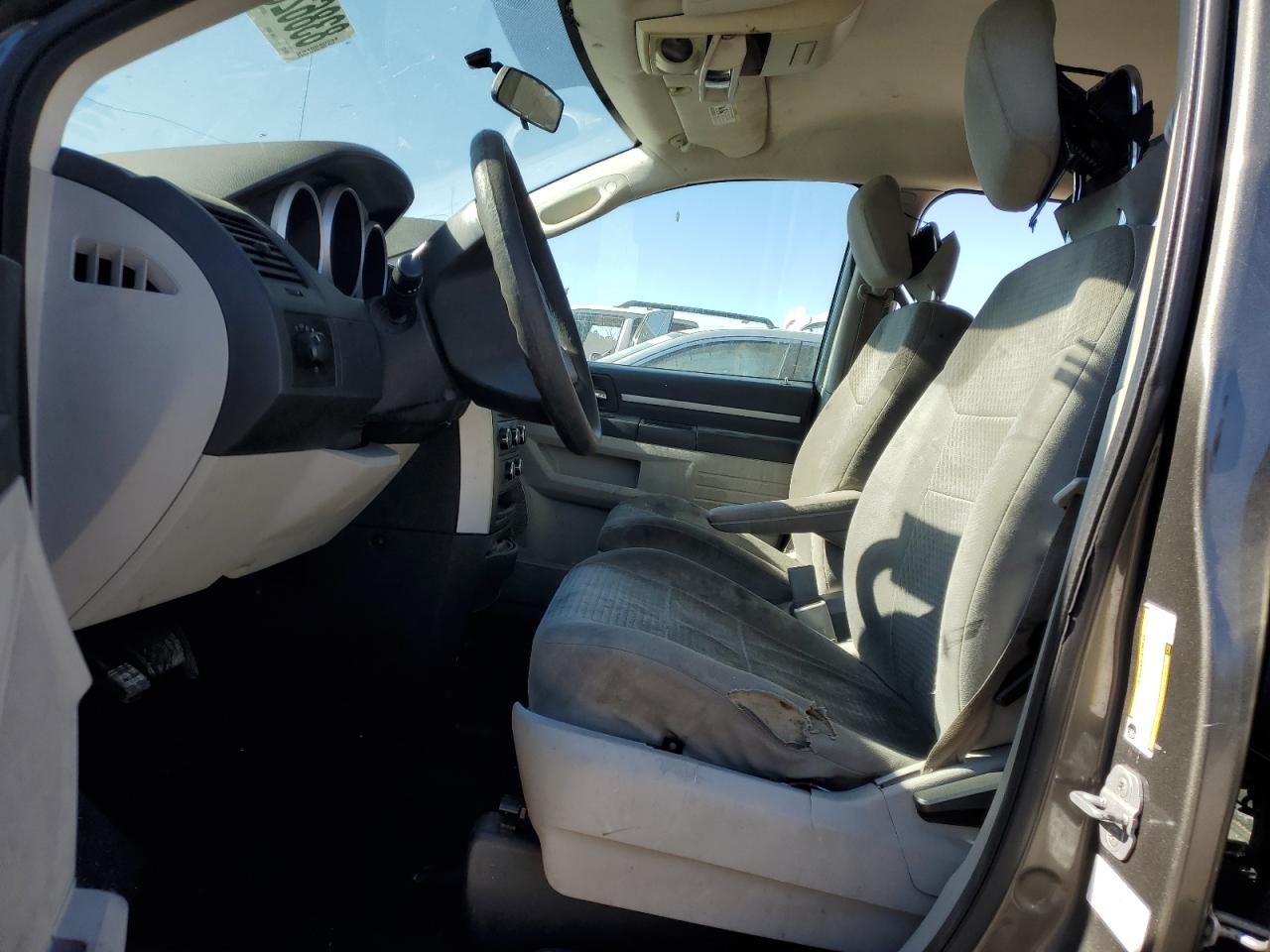2010 Dodge Caravan - Image 7