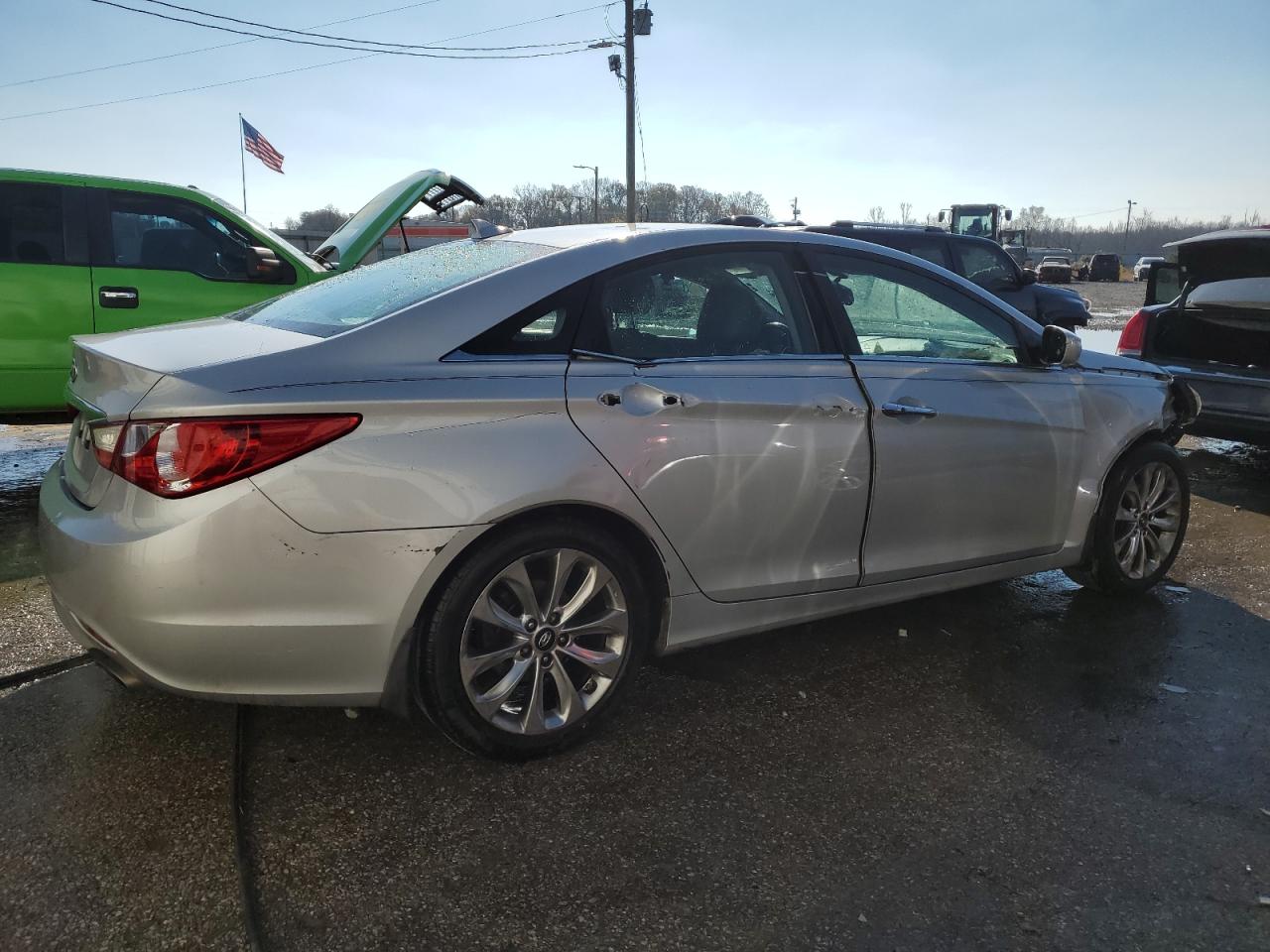 2012 Hyundai Sonata - Image 3