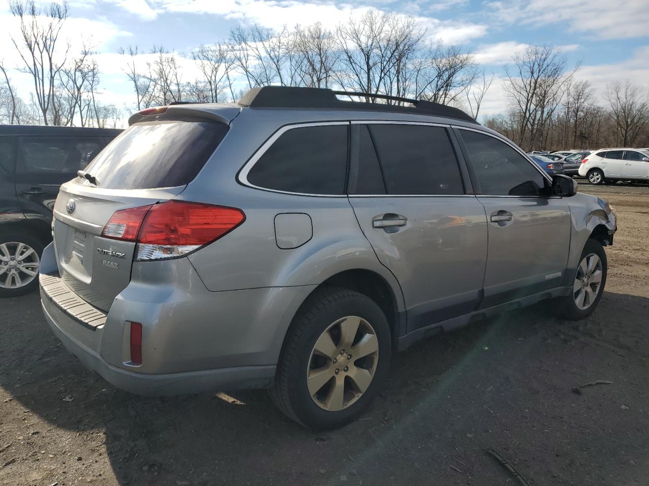 2011 Subaru Outback - Image 3