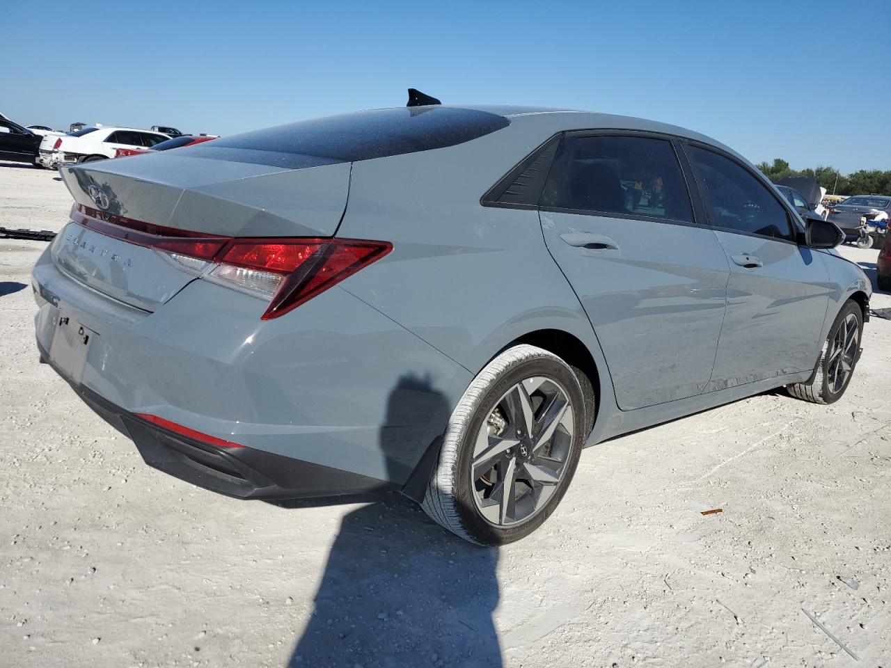 2023 Hyundai Elantra - Image 3