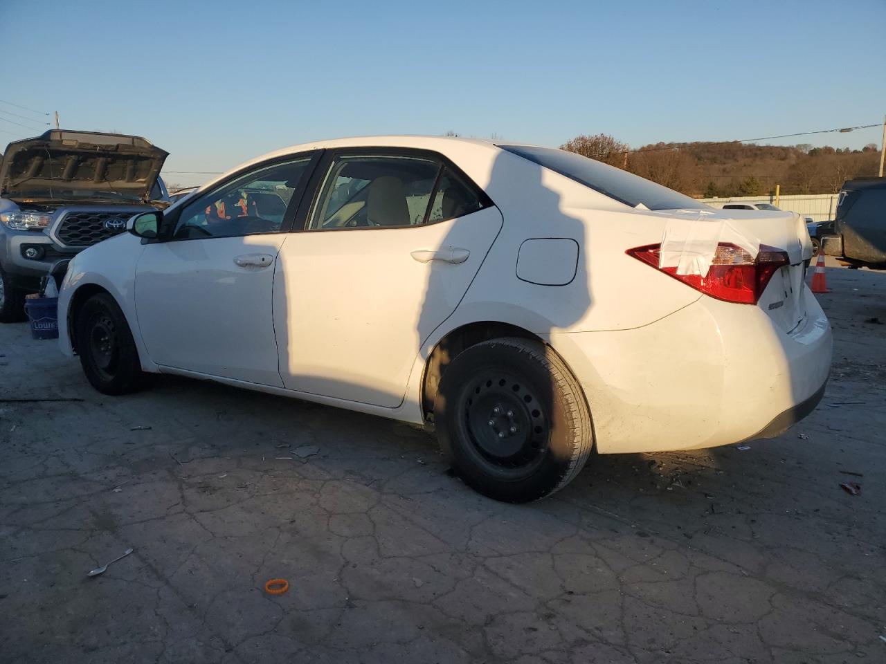 VIN 5YFBURHEXJP842160 2018 TOYOTA COROLLA no.2