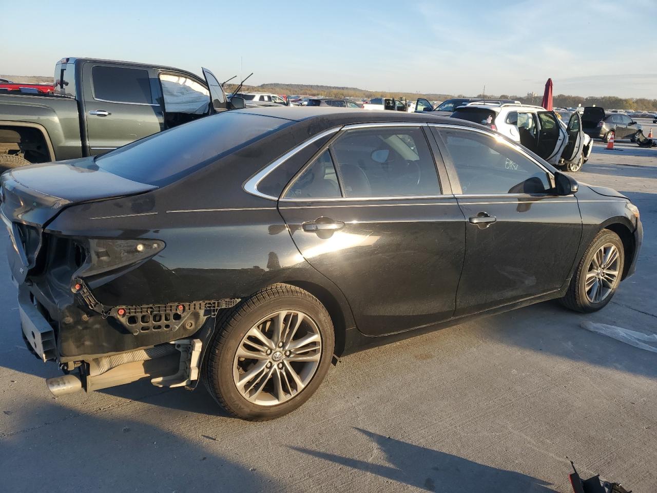 VIN 4T1BF1FK0GU266607 2016 TOYOTA CAMRY no.3