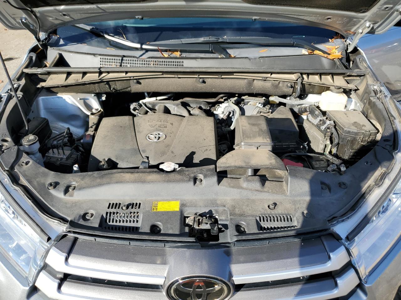 2018 Toyota Highlander Le VIN: 5TDZZRFH6JS252297 Lot: 84486594