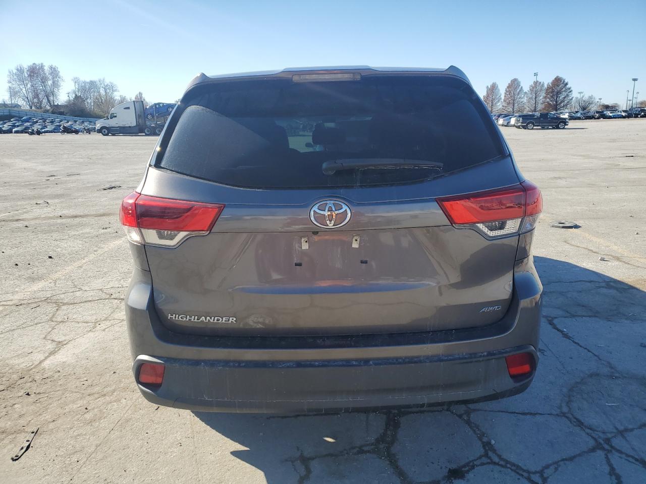 2017 Toyota Highlander - Image 6