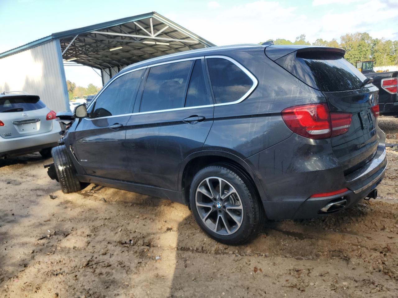 VIN 5UXKR2C59J0Z17004 2018 BMW X5 no.2