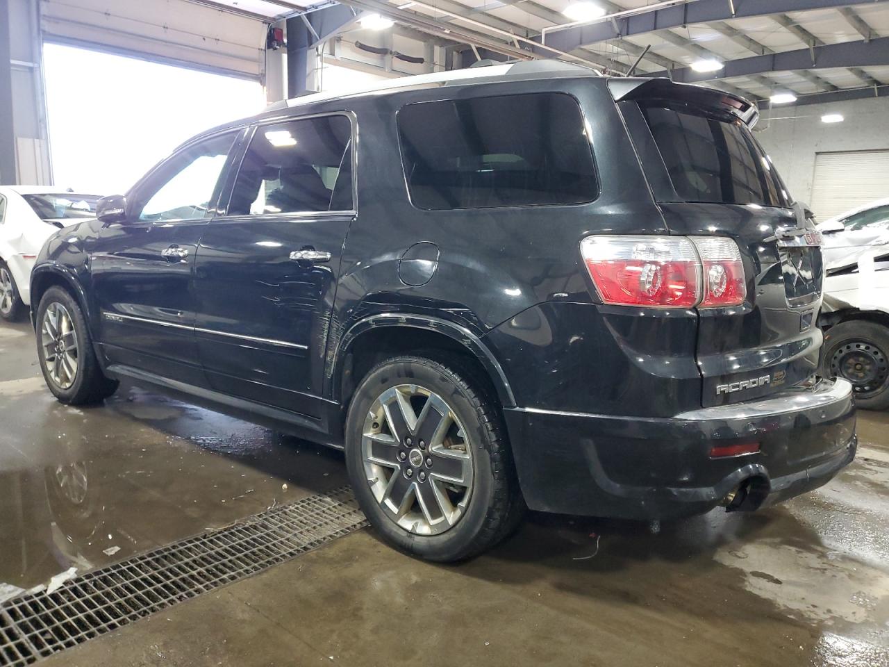 2012 GMC Acadia - Image 2